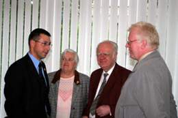 Neregiams laiko visada randa Seimo pirmininko pavaduotojas G.Steponaviius (pirmas i kairs)