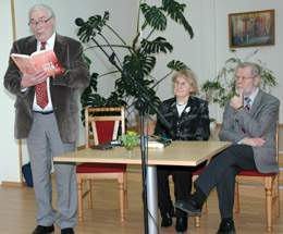 Projekto dalyviai diktorius V.irka (kairje), raytojai E.Kurklietyt ir V.Bubnys