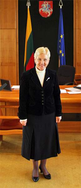 Seimo pirminink Irena Degutien darbo kabinete