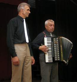  Maldininkams koncertavo J.Samuis (kairje) ir J.Kasparas
