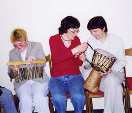 Seminaro dalyviai galėjo susipažinti su relaksaciniais afrikietiškais muzikos instrumentais
