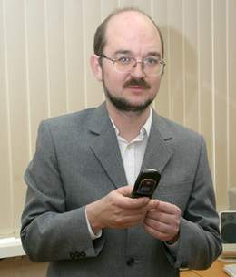 R. Sacekas mobilųjį telefoną “prakalbino” lietuviškai