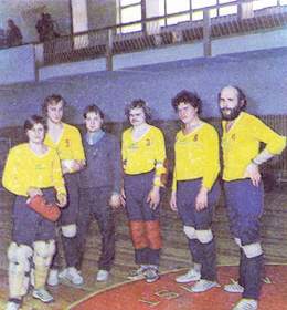 1988 m. tarptautiniame golbolo turnyre Lietuvai atstovavo: (i kairs) V.Girnius, B.Gintalas, R.imkus (treneris), V.Bubnys, J.Buivydas, S.Blya, A.Montvydas (nuotr. nra).