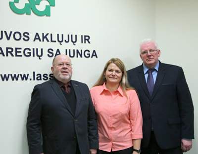 Susitiko neregi organizacij vadovai A. Kivilo (kairje), S. Sproge ir S. Armonas