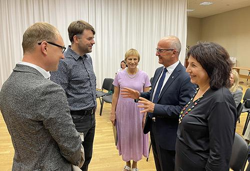 Para�as po straipsniu